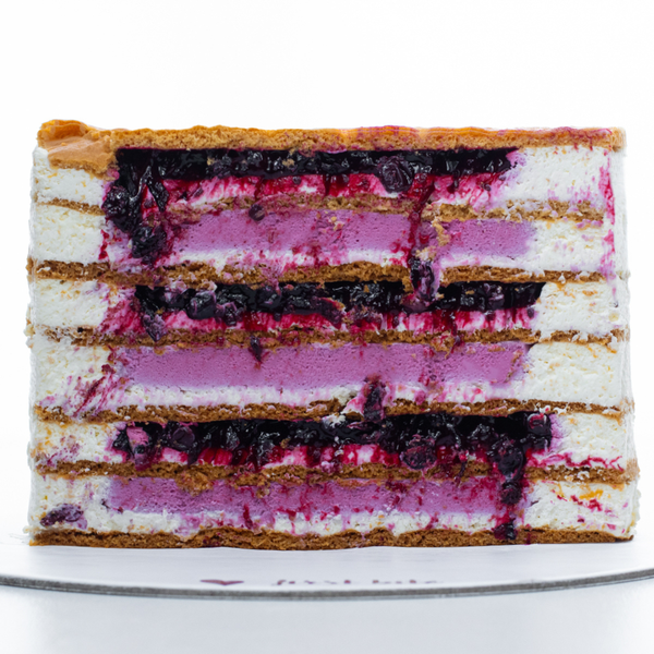 Tort Medovik cu Coacaze